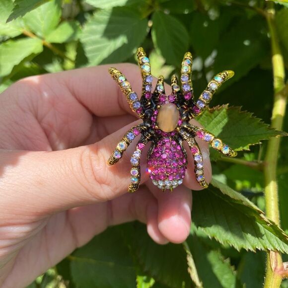 Goth Spider Brooch Pink & Purple Sparkling Jewel Accents, Lightweight-Me… - Picture 4 of 4